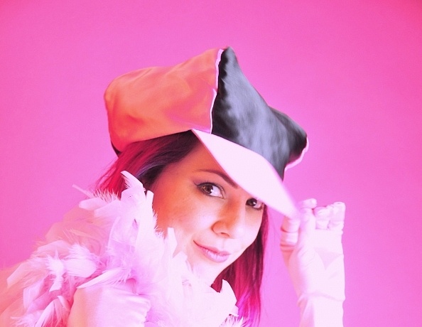 content/Polly/Pink Feather Boa Polly/3.jpg